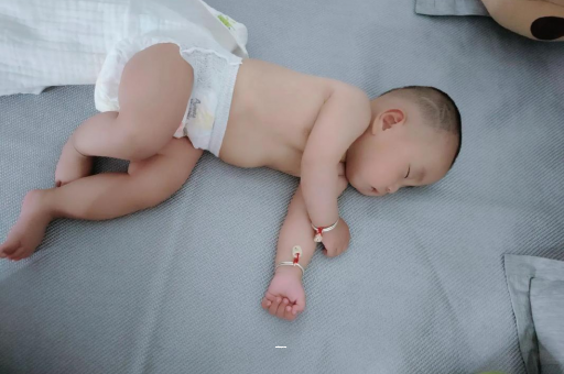 海南宝宝总是摇头怎么回事